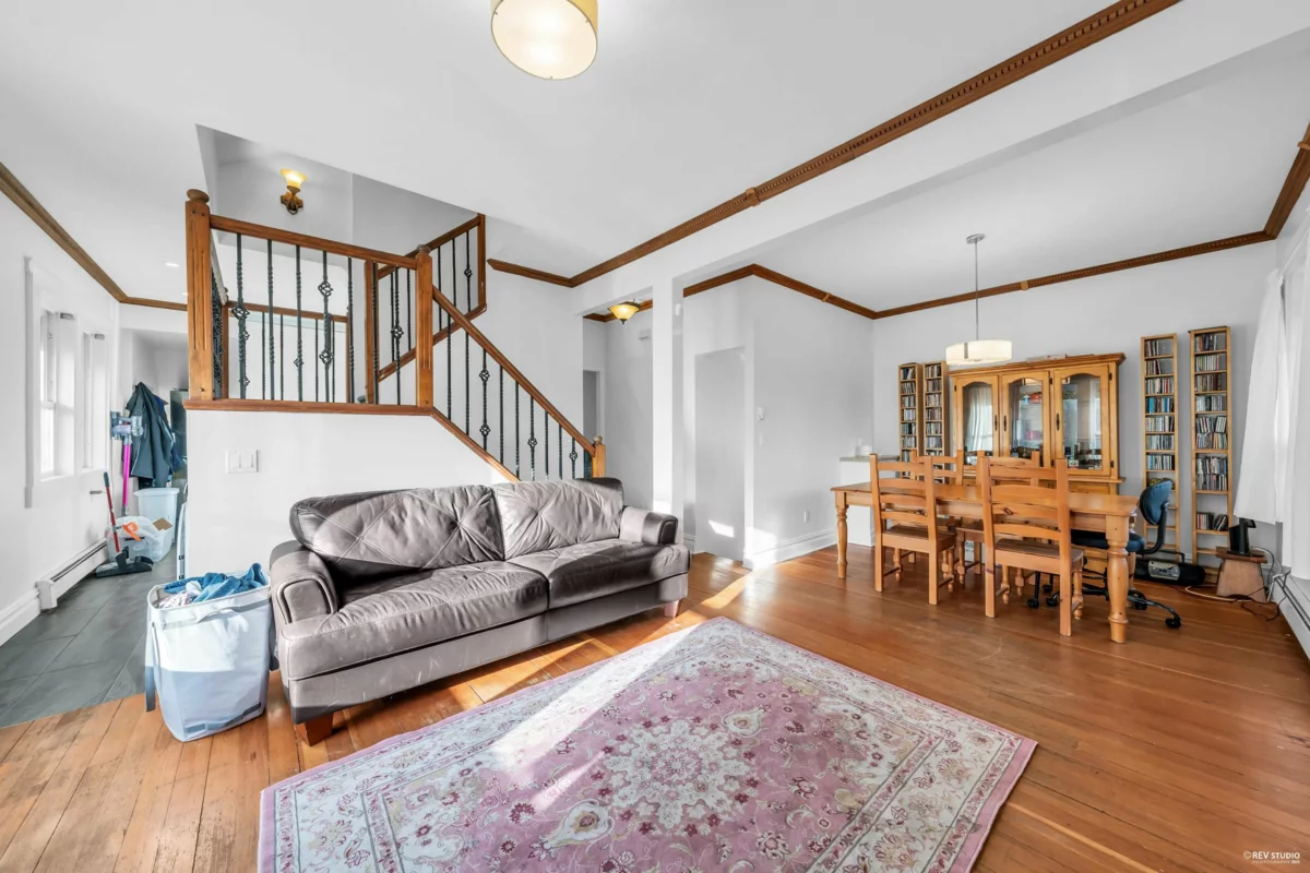 Primary Bathroom Photo of 237 Sandringham Avenue, New Westminster, BC