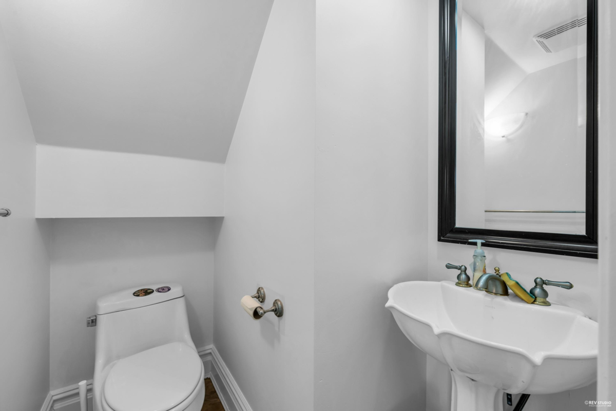 Primary Bedroom Photo of 237 Sandringham Avenue, New Westminster, BC