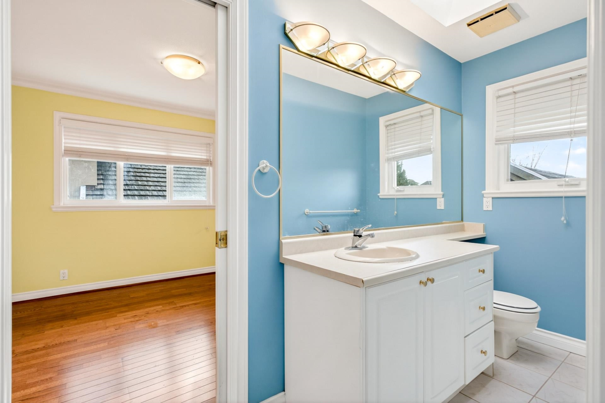 Garden / Landscaping Photo of 8260 Claysmith Road, Richmond, BC