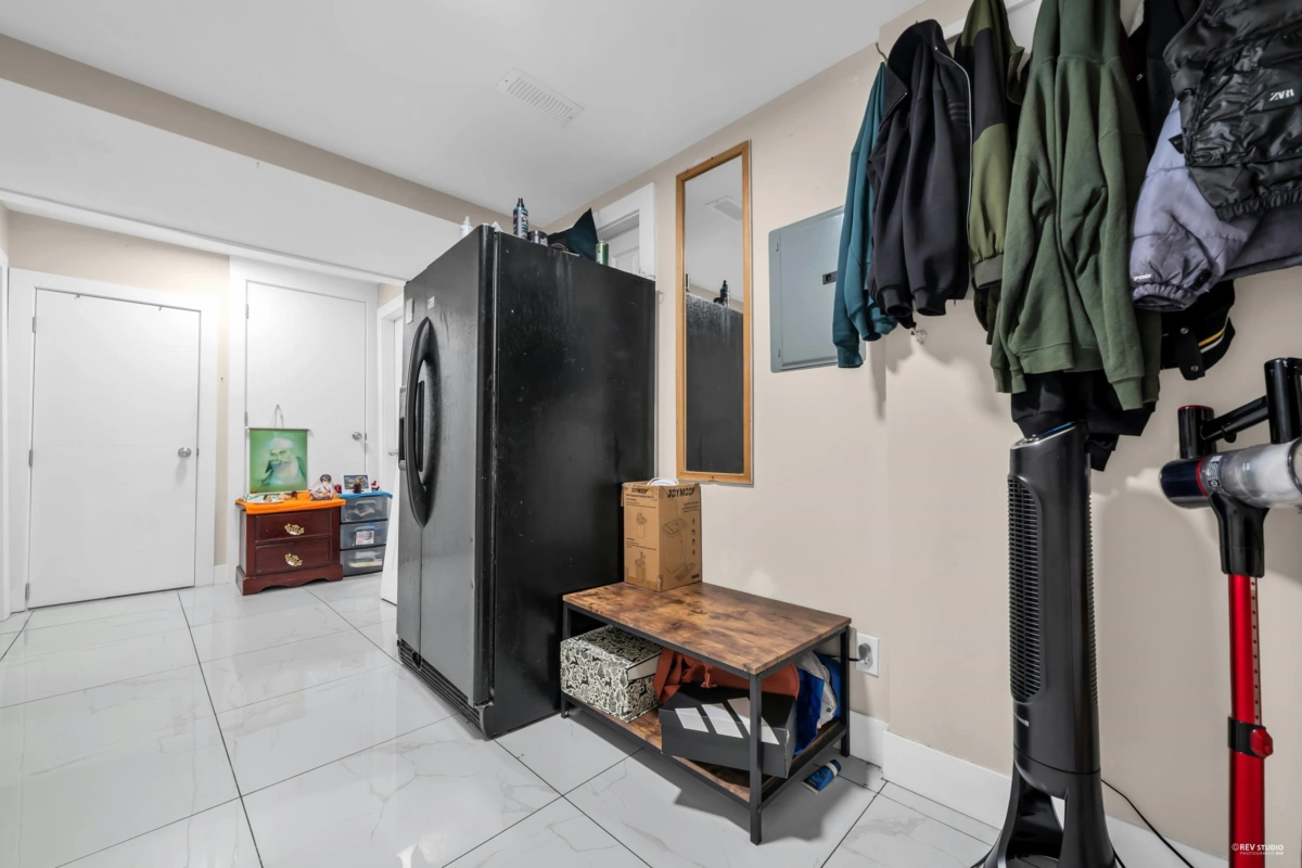 Basement Recreation Room Photo of 12521 Grove Crescent, Surrey, BC