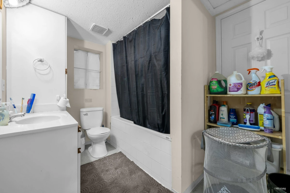 Entry Foyer Photo of 12521 Grove Crescent, Surrey, BC