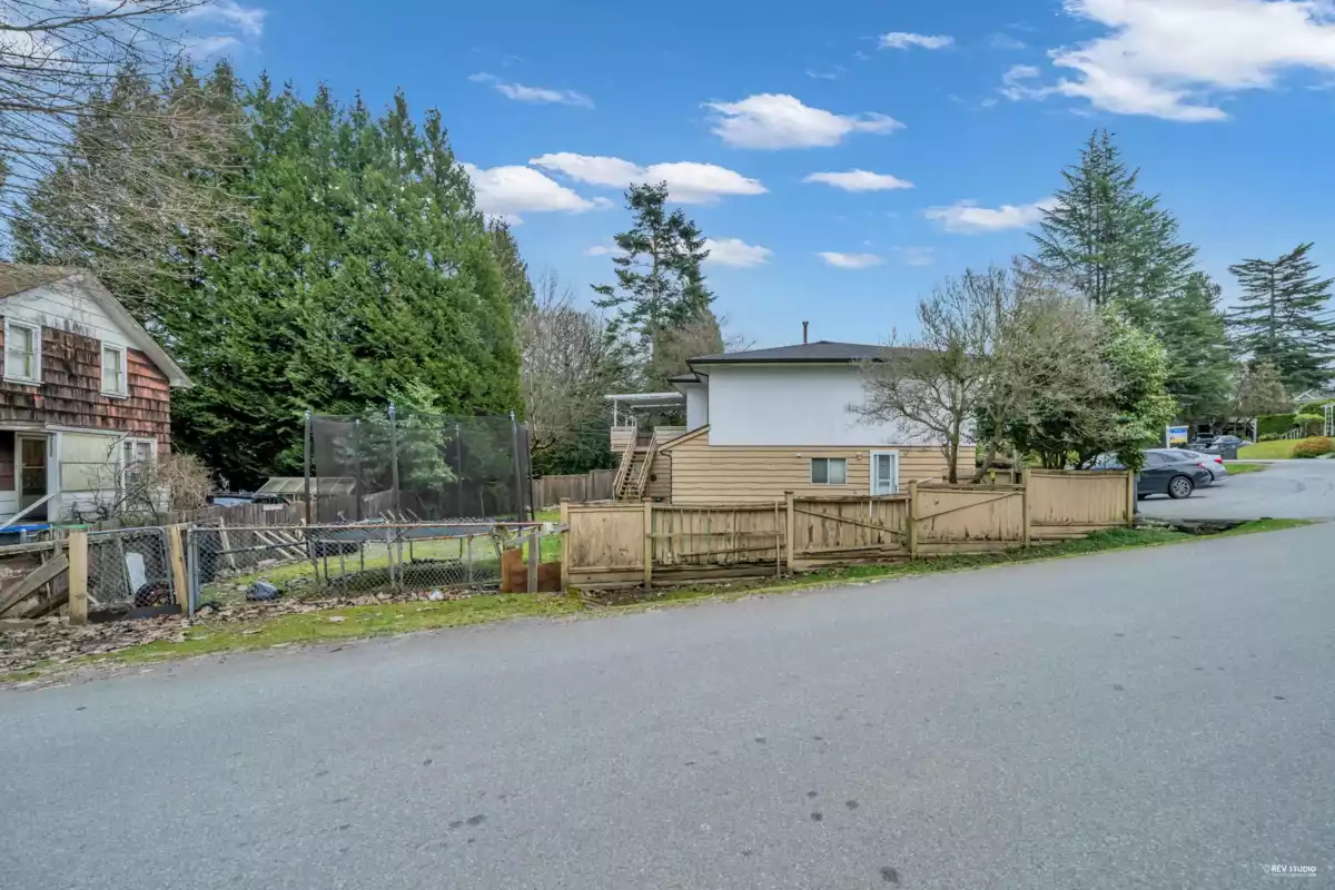 Family Room Photo of 12521 Grove Crescent, Surrey, BC