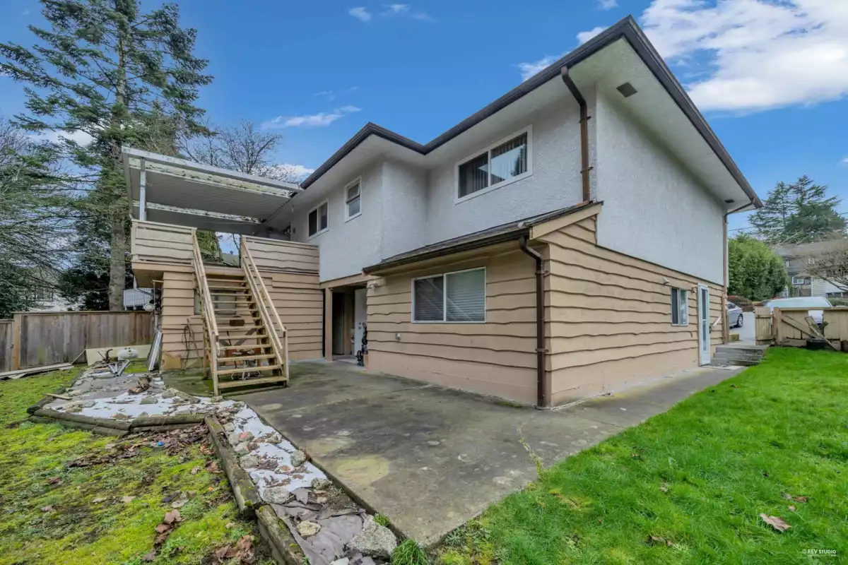 Fitness Center Photo Near 12521 Grove Crescent, Surrey, BC