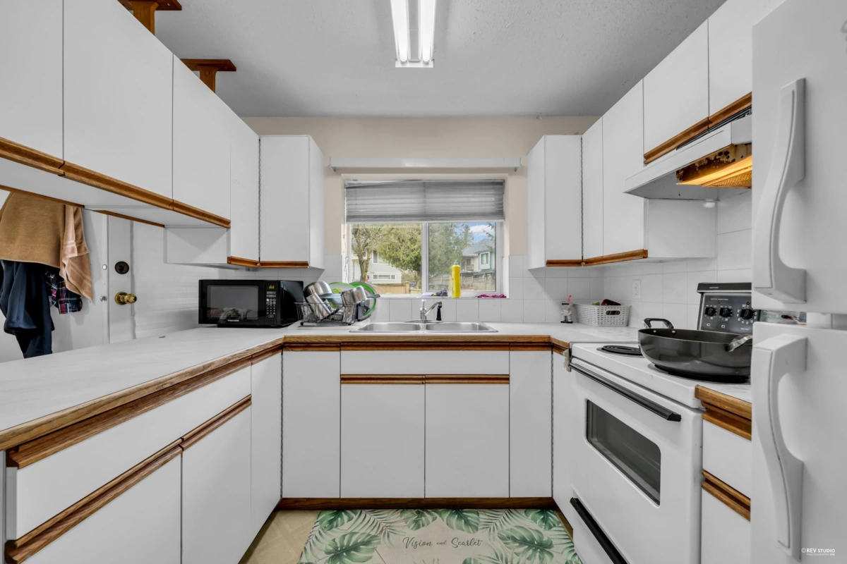 Front Yard Photo of 12521 Grove Crescent, Surrey, BC