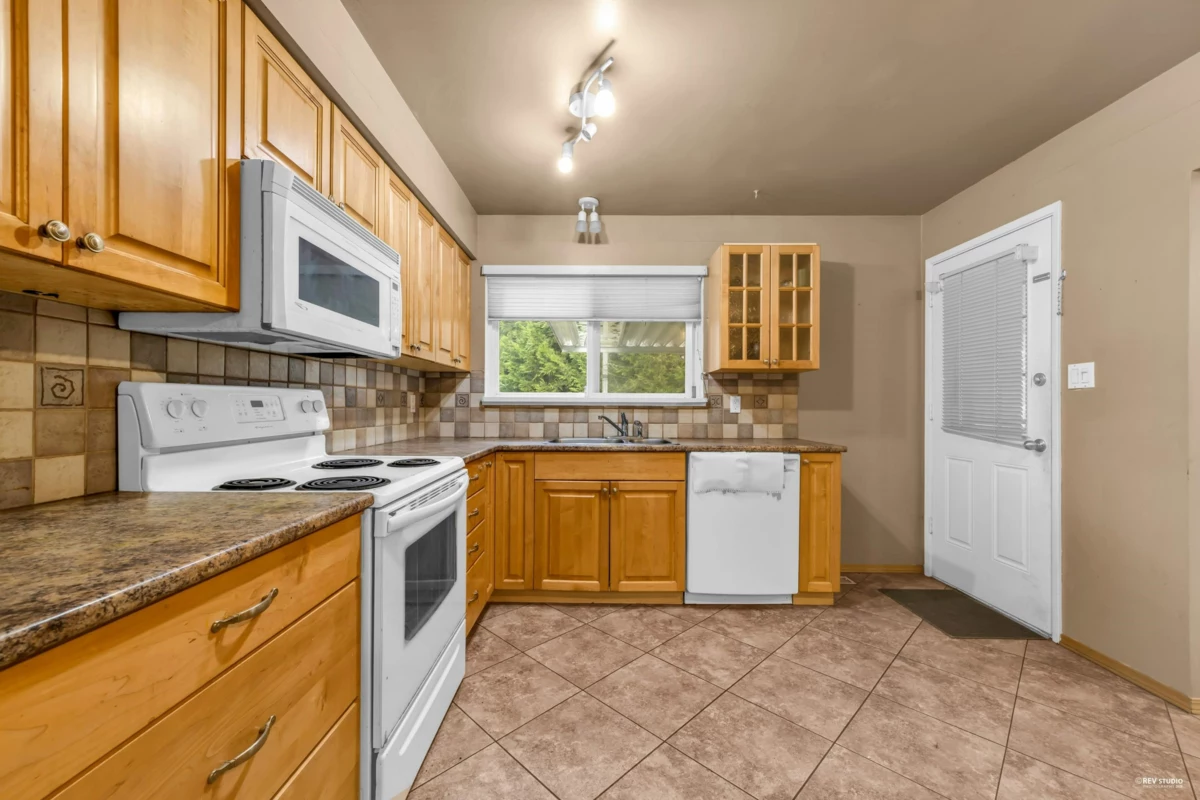 Guest Bathroom Photo of 12521 Grove Crescent, Surrey, BC