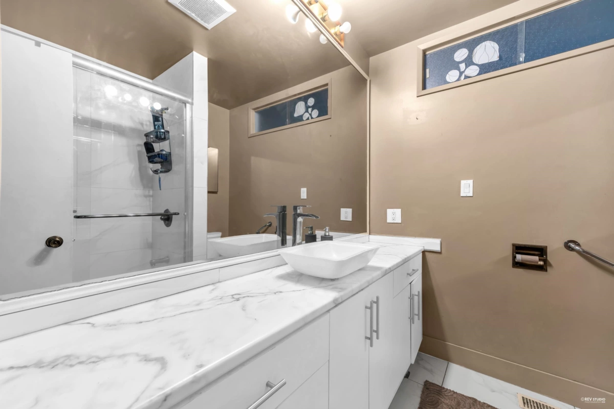 Hallway Photo of 12521 Grove Crescent, Surrey, BC