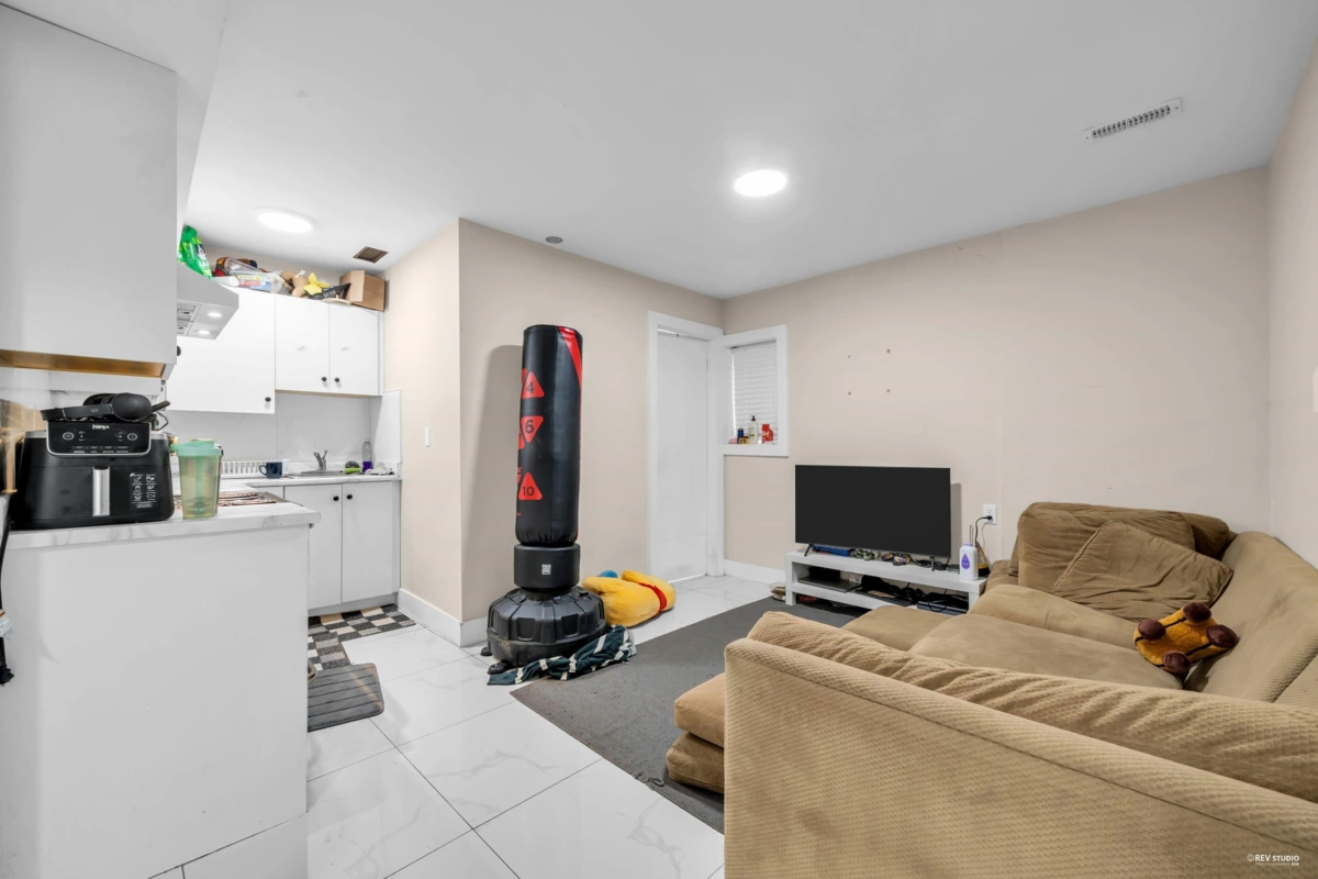 Kitchen Photo of 12521 Grove Crescent, Surrey, BC