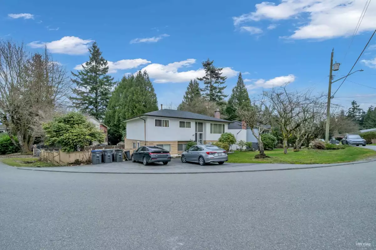 Living Room Photo of 12521 Grove Crescent, Surrey, BC