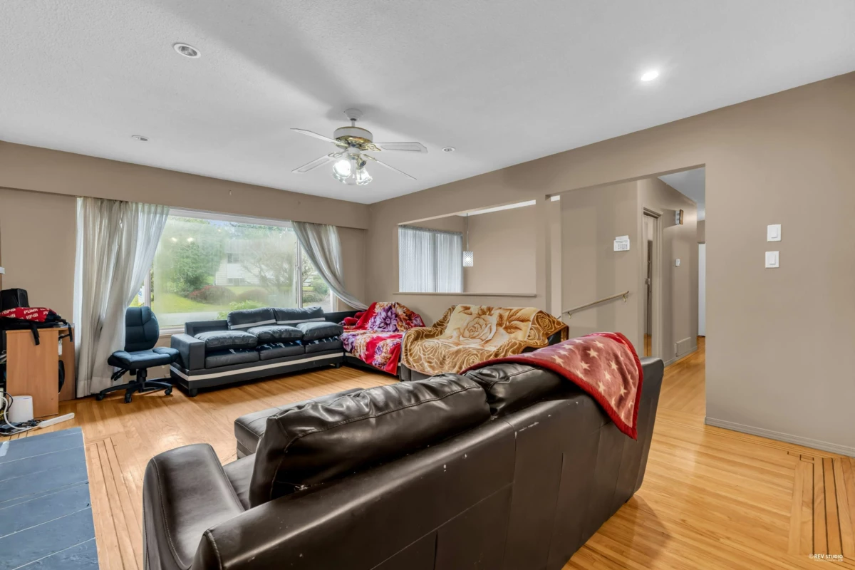 Walk-In Closet Photo of 12521 Grove Crescent, Surrey, BC
