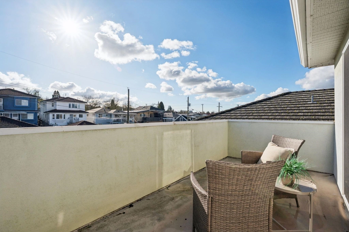 Entry Foyer Photo of 2748 E 23rd Avenue, Vancouver, BC