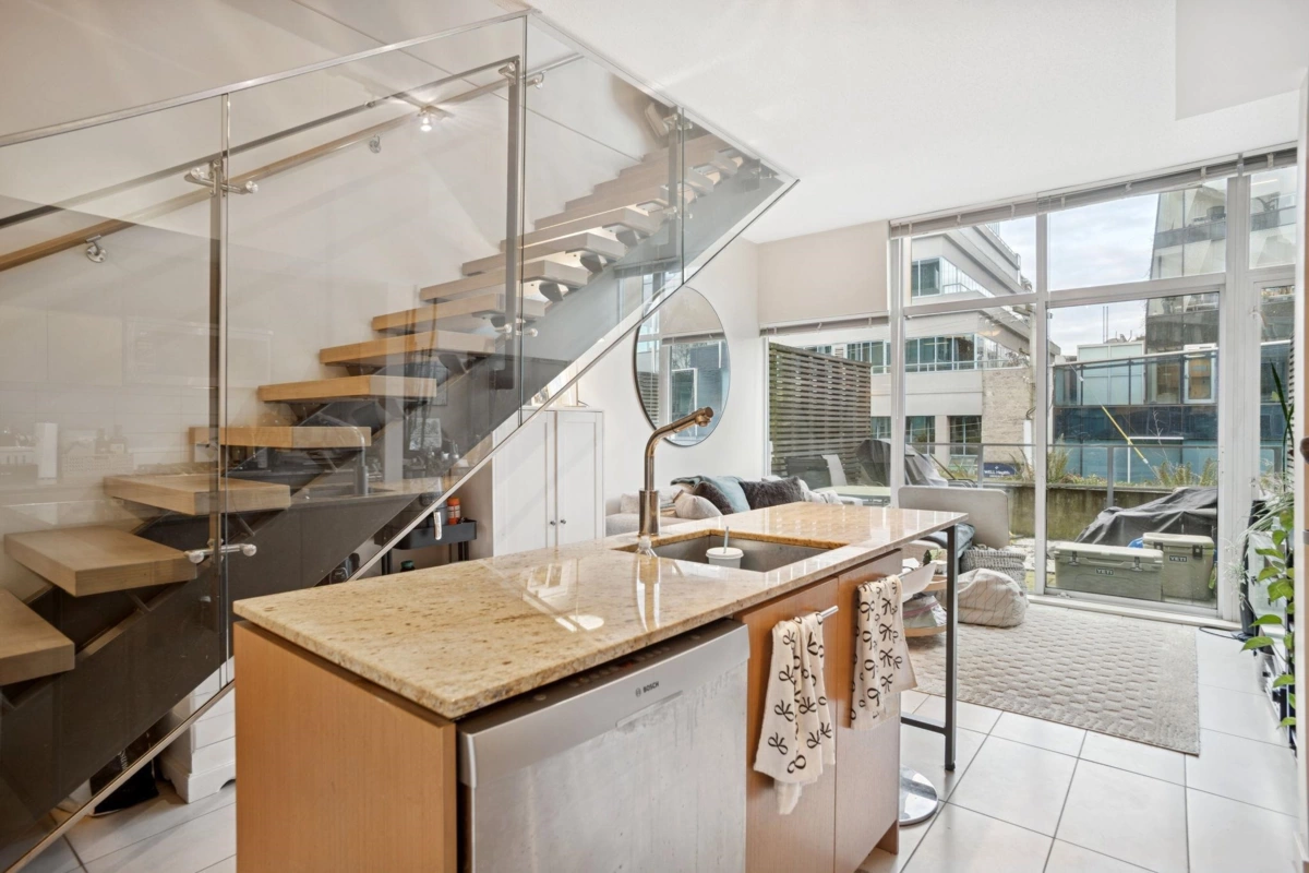 Walk-In Closet Photo of 205 522 8th Avenue, Vancouver, BC