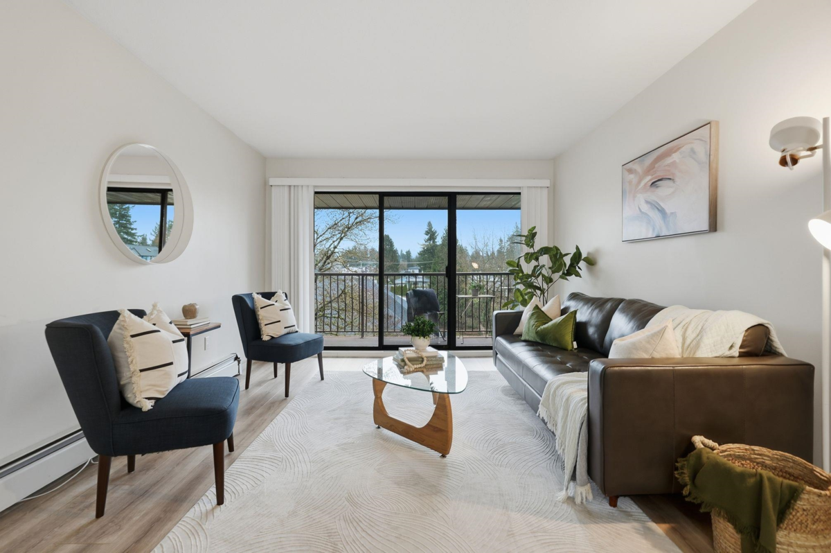 Kitchen Island Photo of 311 2414 Church Street, Abbotsford, BC