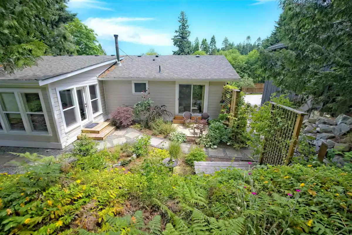 Kitchen Island Photo of 118 Douglas Road, Salt Spring Island, BC