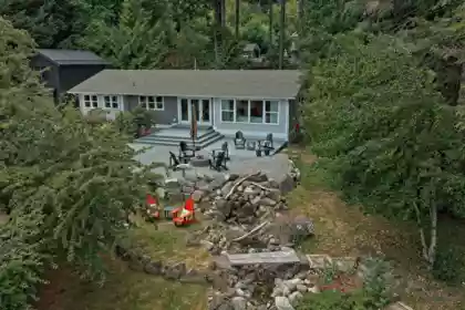 118 Douglas Road, Salt Spring Island, BC, Salt Spring Island — Single Family Residence for sale