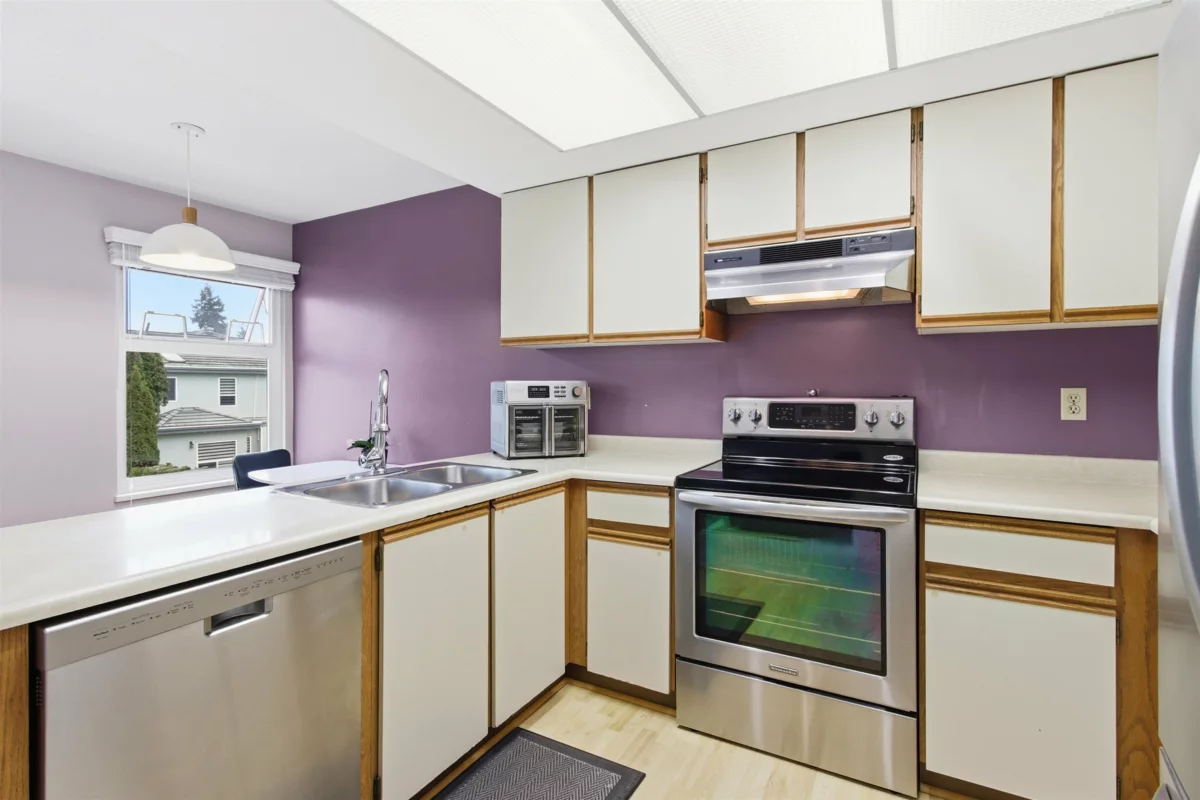 Breakfast Nook Photo of 9235 Mcburney Drive, Richmond, BC