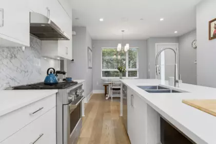 255 E 6th Street, North Vancouver, BC, North Vancouver — Half Duplex for sale