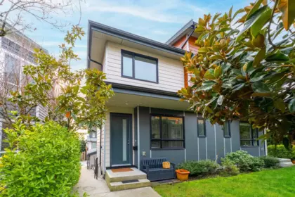 255 E 6th Street, North Vancouver, BC, North Vancouver — Half Duplex for sale