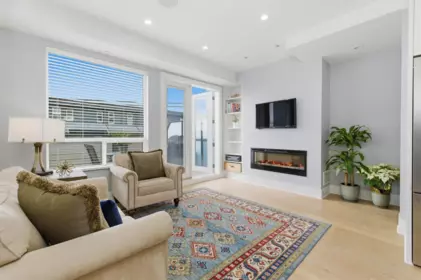 255 E 6th Street, North Vancouver, BC, North Vancouver — Half Duplex for sale