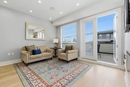 255 E 6th Street, North Vancouver, BC, North Vancouver — Half Duplex for sale