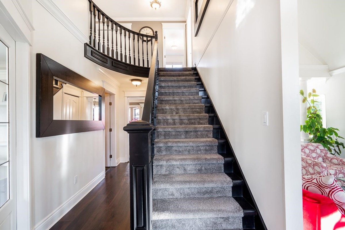 Dining Area Photo of 18459 56a Avenue, Surrey, BC