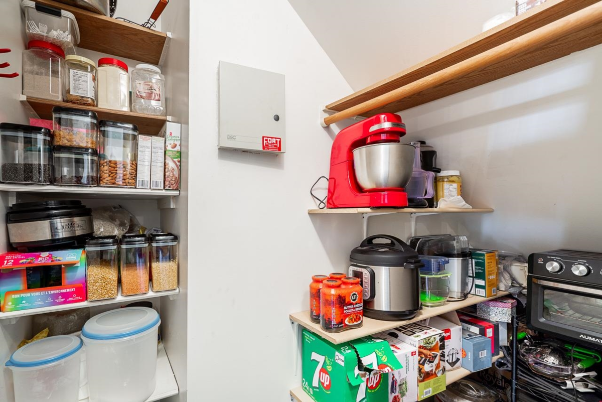 Front Yard Photo of 18459 56a Avenue, Surrey, BC