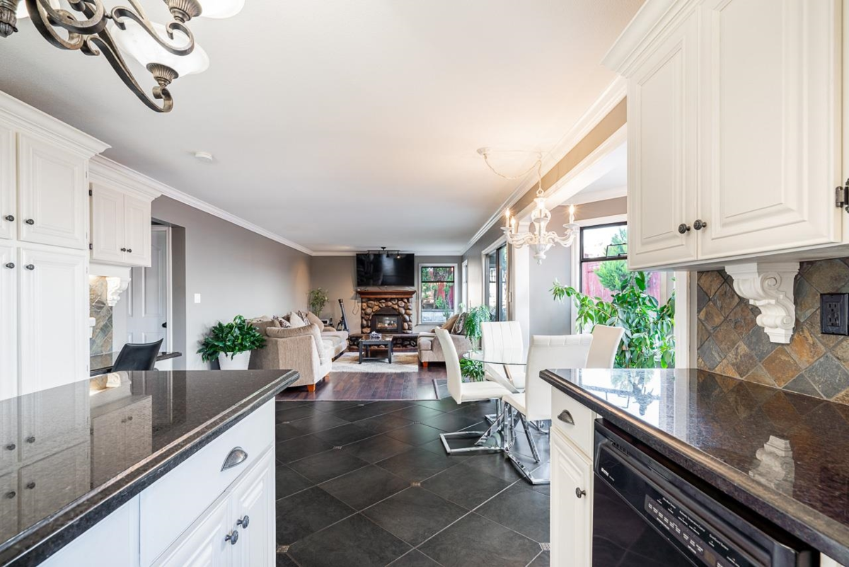 Guest Bathroom Photo of 18459 56a Avenue, Surrey, BC