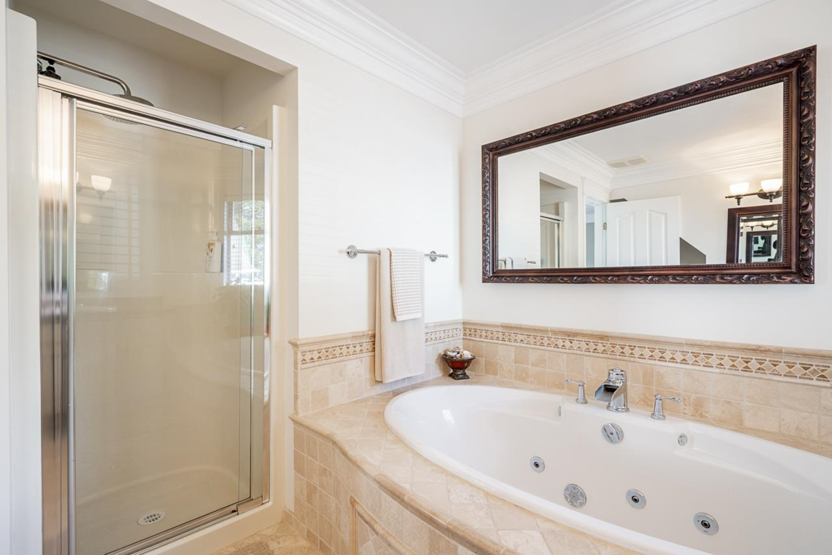 Hallway Photo of 18459 56a Avenue, Surrey, BC