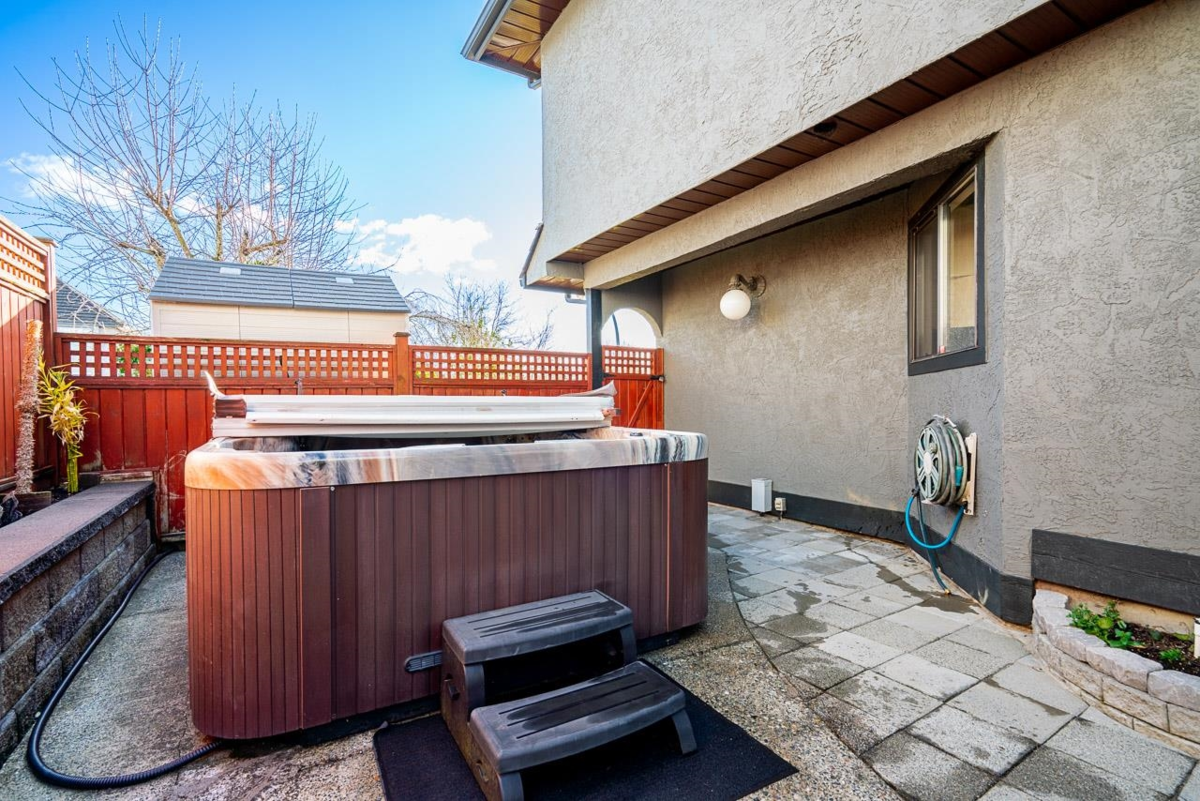 Hot Tub / Spa Photo of 18459 56a Avenue, Surrey, BC