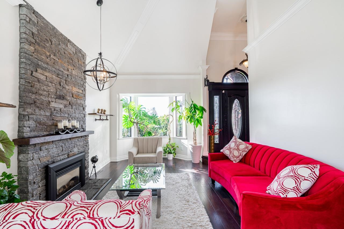 Kitchen Island Photo of 18459 56a Avenue, Surrey, BC
