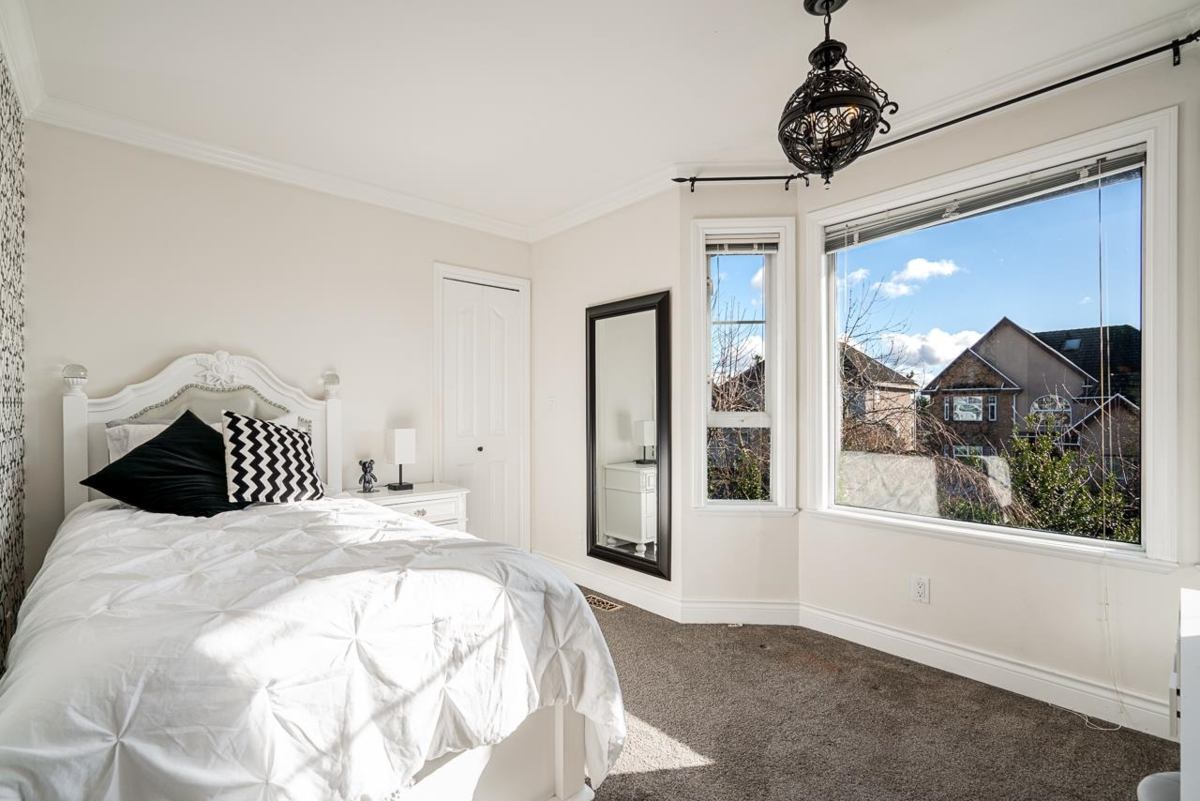 Outdoor Deck Photo of 18459 56a Avenue, Surrey, BC