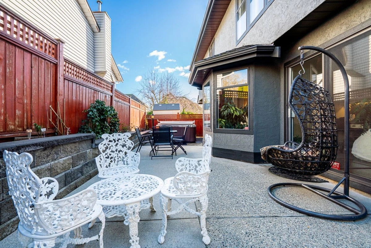 Outdoor Kitchen Photo of 18459 56a Avenue, Surrey, BC