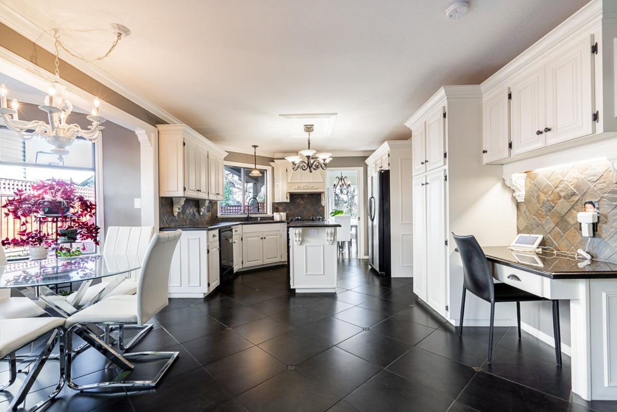 Walk-In Closet Photo of 18459 56a Avenue, Surrey, BC