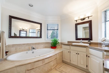 Entry Foyer Photo of 18459 56a Avenue, Surrey, BC