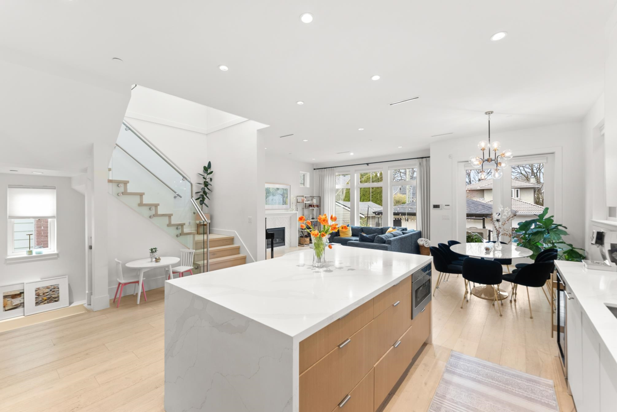 Primary Bathroom Photo of 3123 W 16th Avenue, Vancouver, BC