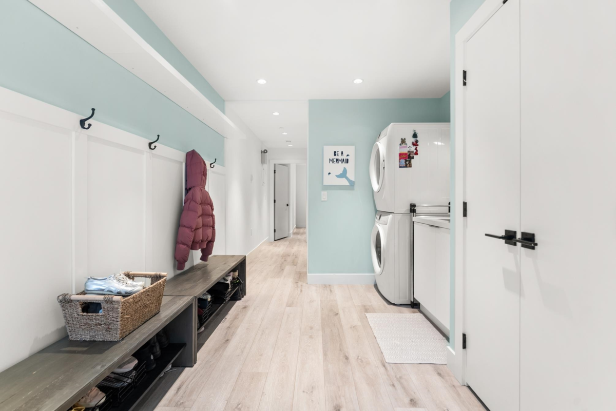 Swimming Pool Photo of 3123 W 16th Avenue, Vancouver, BC