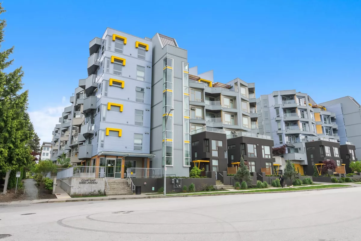 Outdoor Patio Photo of 414 32838 Landeau Place, Abbotsford, BC