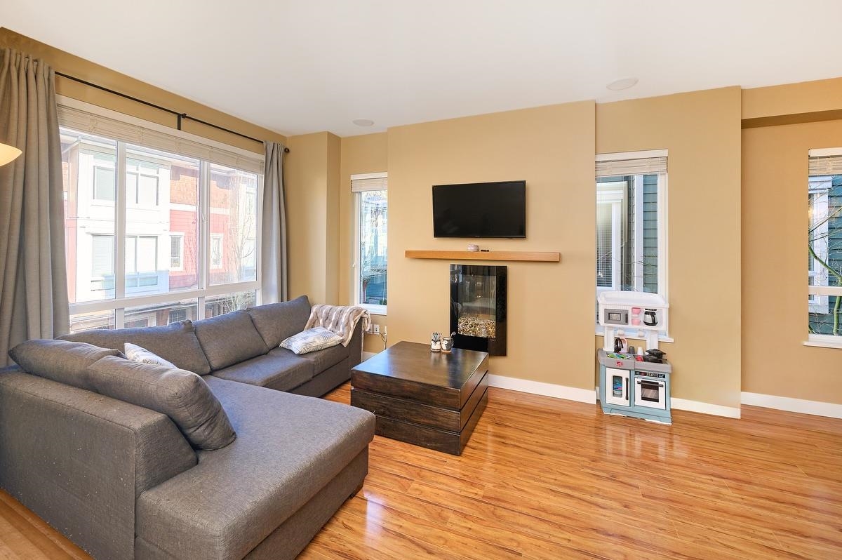 Dining Area Photo of 37 2929 156 Street, Surrey, BC