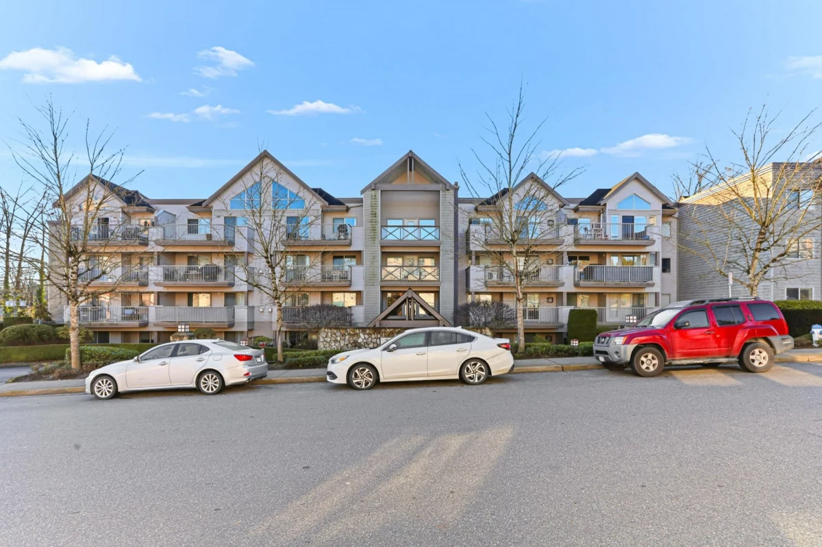 Exterior Front Photo of 403 33478 Roberts Avenue, Abbotsford, BC