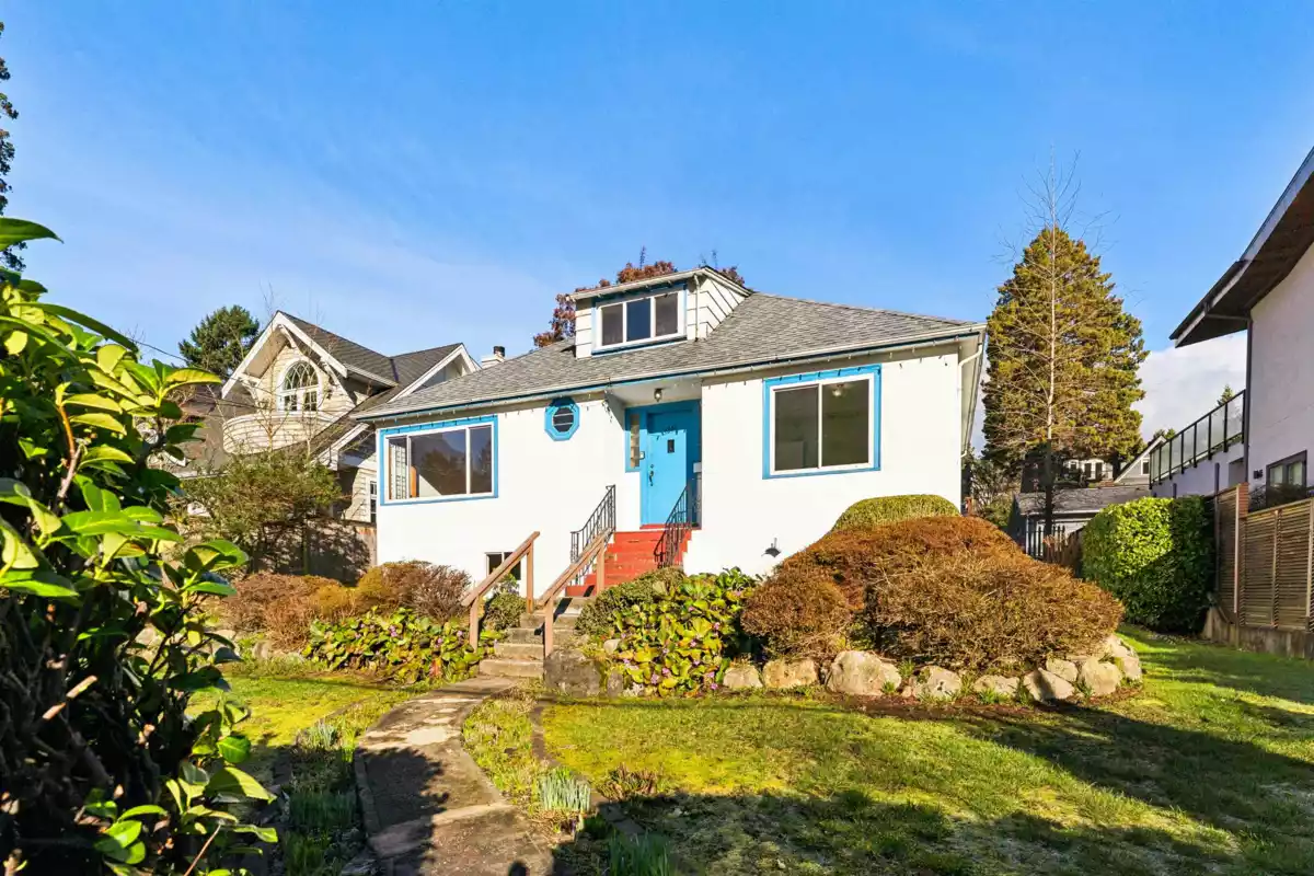 Exterior Front Photo of 1531 Inglewood Avenue, West Vancouver, BC