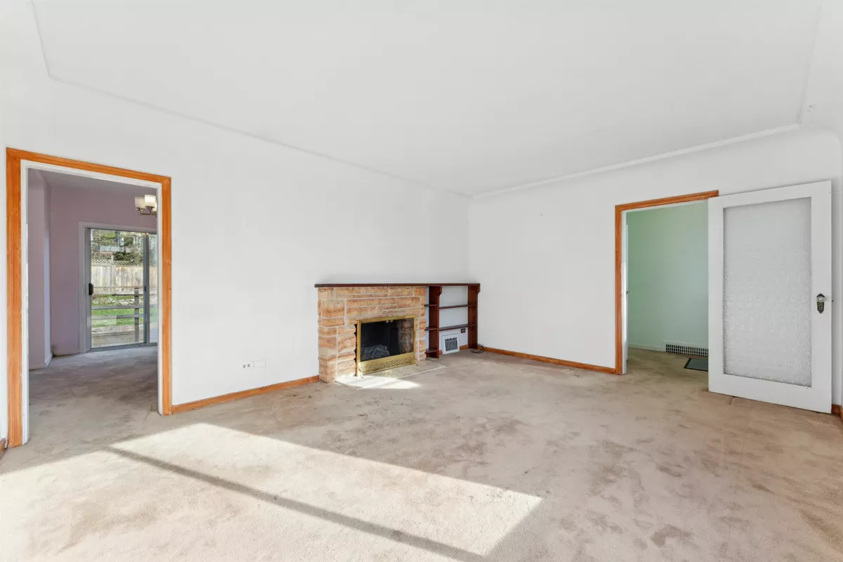 Family Room Photo of 1531 Inglewood Avenue, West Vancouver, BC