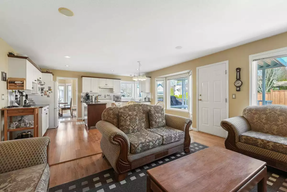 Breakfast Nook Photo of 18111 68a Avenue, Surrey, BC