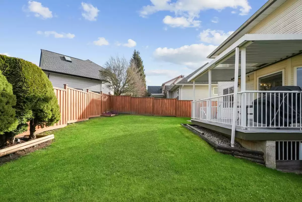 Garage Interior Photo of 18111 68a Avenue, Surrey, BC