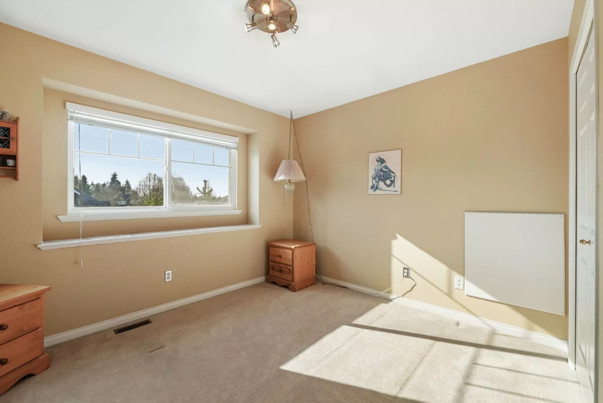 Office / Den Photo of 18111 68a Avenue, Surrey, BC