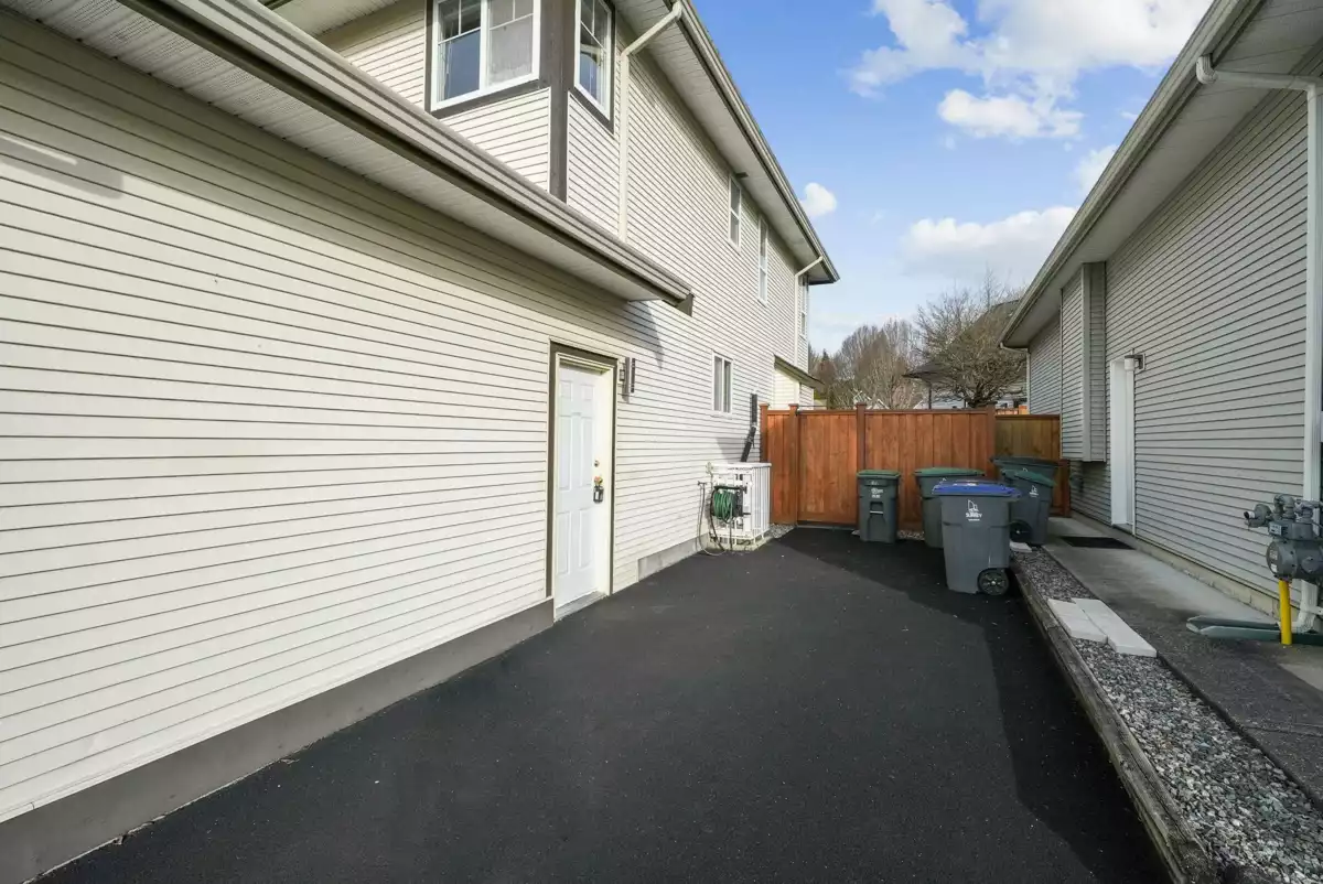 Outdoor Deck Photo of 18111 68a Avenue, Surrey, BC