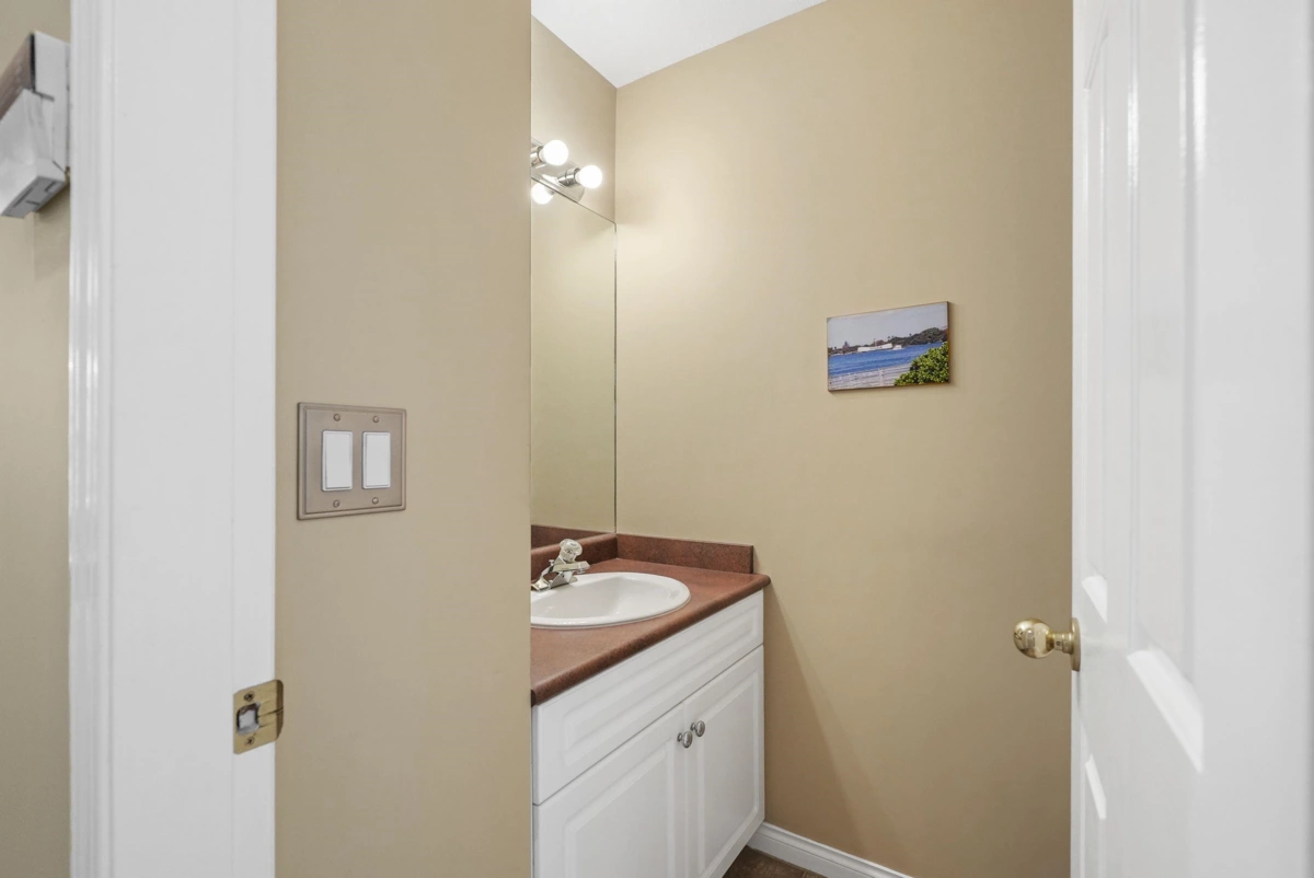 Primary Bathroom Photo of 18111 68a Avenue, Surrey, BC
