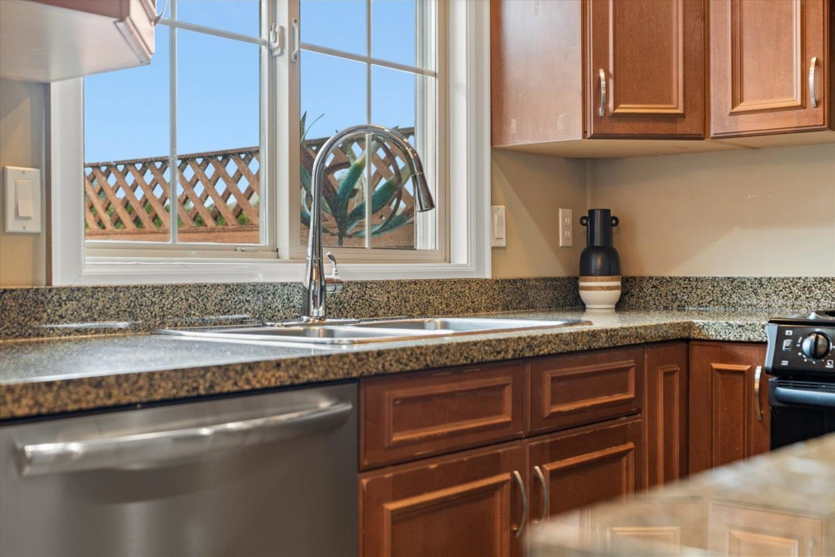 Breakfast Nook Photo of 55 44523 Mclaren Drive, Chilliwack, BC