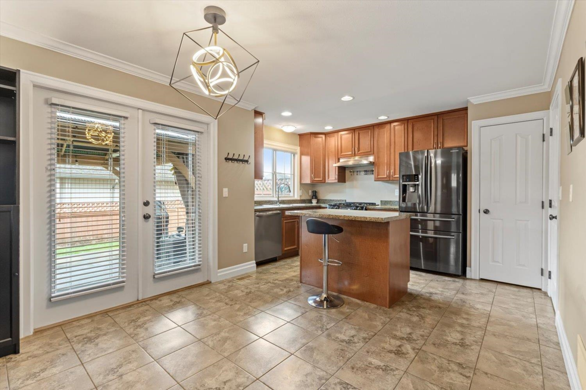 Kitchen Island Photo of 55 44523 Mclaren Drive, Chilliwack, BC