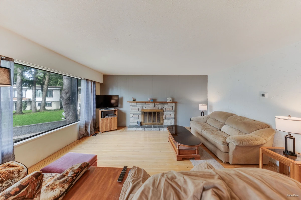 Living Room Photo of 10122 127b Street, Surrey, BC