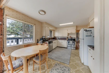 Kitchen Island Photo of 10122 127b Street, Surrey, BC