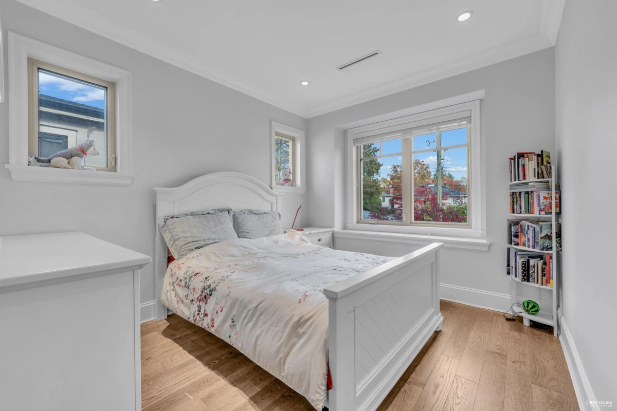 Hallway Photo of 7458 Maple Street, Vancouver, BC